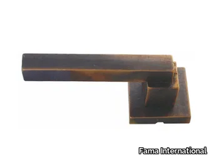 LATUS MG2032 - Bronze door handle on rose _ Fama International