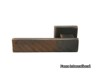 LATUS MG2202 - Bronze door handle on rose _ Fama International