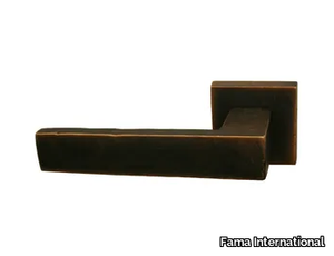 LATUS MG2252 - Bronze door handle on rose _ Fama International