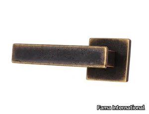 LATUS MG2322 - Bronze door handle on rose _ Fama International