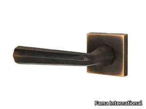 LATUS MG2332 - Bronze door handle on rose _ Fama International