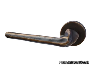 MOTION - Bronze door handle on rose _ Fama International