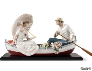 ROMANCE ON THE LAKE - Porcelain decorative object _ Lladró