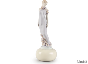 SOPHISTICATED LOOK WOMAN - Porcelain decorative object _ Lladró