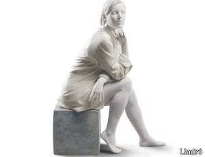 IN MY THOUGHTS WOMAN - Porcelain decorative object _ Lladró