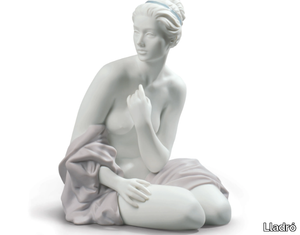 SITTING BATHER WOMAN - Porcelain decorative object _ Lladró