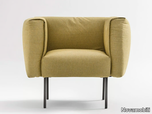 ONNI - Upholstered fabric armchair with armrests _ Novamobili