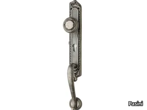 PASHA CLASSIQUE - Brass door handle on back plate _ Pasini
