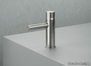 MODO 17 01 - Washbasin tap _ Quadrodesign