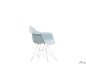 Eames Plastic Armchair DAR