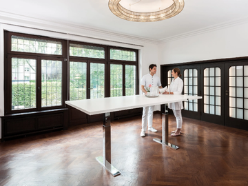 CON-AIR-High-meeting-table-Spiegels-558307-rel9f58f7cd.jpg