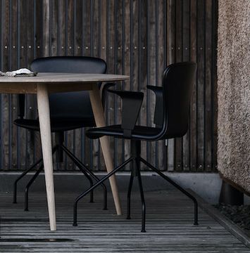 PLAYswing_leather_diningchair_bruunmunch_armchair.jpg?v=1703076480