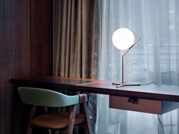 ic-t1-high-brass-table-anastassiades-flos-03.jpg