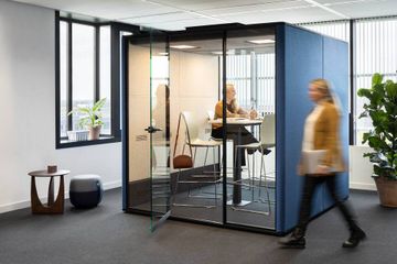 landscapem-Silence-Meet-Connect-high-Well-Barstool-Recharge-45.jpg