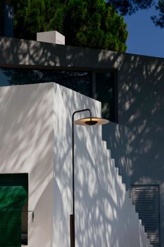 marset_lr_ginger-lamppost-staircase-2_v-800x1200.jpg