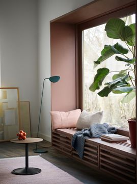 13218-en-soft-side-smoked-oak-black-o41-h40-ply-rug-leaf-lamp-layer-cushion-ample-throw-muuto-org.tif