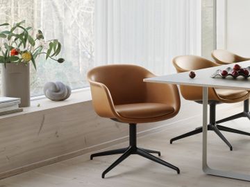 17082-en-fiber-conference-armchair-swivel-black-refine-leather-cognac-70-70-grey-ridge-vase-wave-tray-wide-org.tif