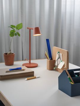 19430-en-workshop-table-140-warm-grey-linoleum-tip-table-lamp-copper-brown-sketch-toolbox-midnight-blue-story-pinboard-muuto-org.tif