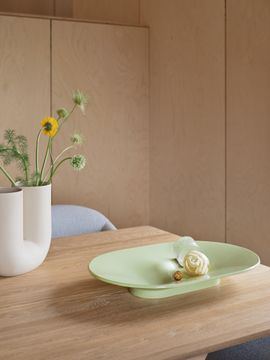 26101-en-mere-bowl-light-green-70-70-oak-255x108-fiber-soft-armchair-ecriture-710-kink-muuto-org.tif