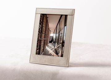PB-Giobagnara-Fold-Picture-Frame-Vertical-RB20-Lifestyle01-tall.jpg