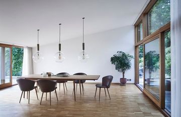 Stolab%C2%A9%20Miss%20Holly%20upholstered%20chair%20and%20Miss%20Holly%20table%200411.jpeg