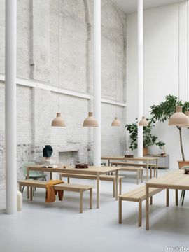 4157-en-linear-wood-table-bench-oak-fiber-side-dusty-green-unfold-nude-enfold-grey-platform-tray-muuto-org.tif
