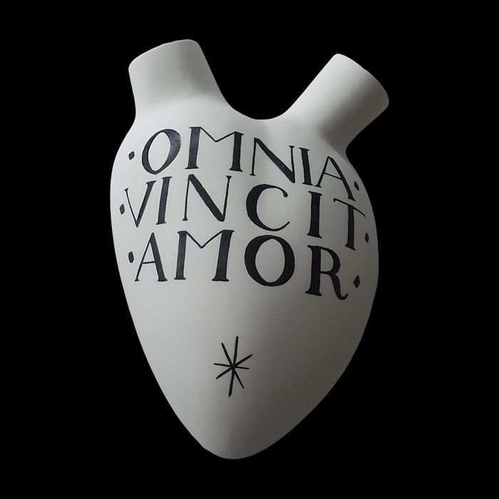 H-66 OMNIA VINCIT AMOR