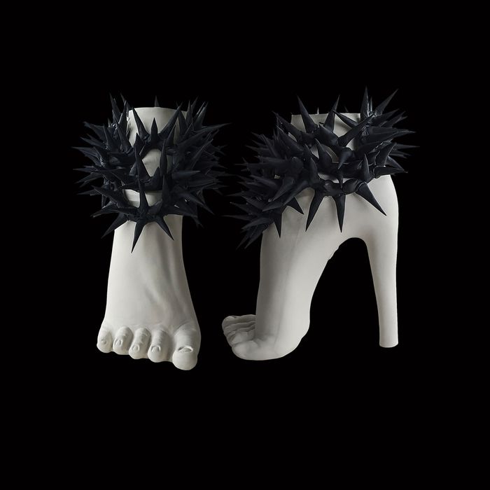 SPINE NERE – BLACK THORNS