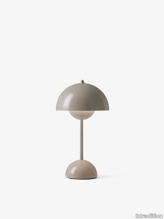 Flowerpot_VP9_Grey-Beige_Lighting.jpg