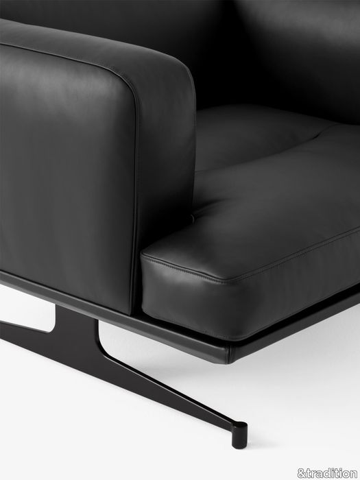 Inland-AV21_Noble-Aniline-leather-Black-w.-Warm-Black-base_detail.jpg