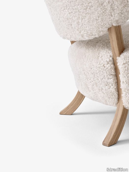 Wulff-ATD2_Oiled-oak-w.-Sheepskin-moonlight_closeup-from-back.jpg