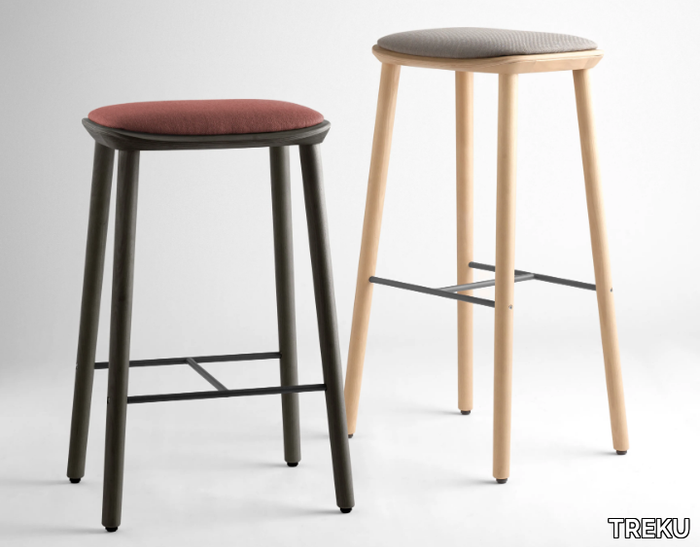 BISELL - Wooden stool with integrated cushion _ TREKU