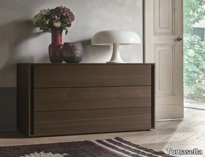 VIP - Oak chest of drawers with integrated handles _ Tomasella