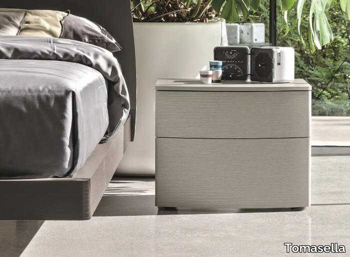 PICCADILLY-Lacquered-bedside-table-Tomasella-Ind-Mobili-343170-relea92234.jpg