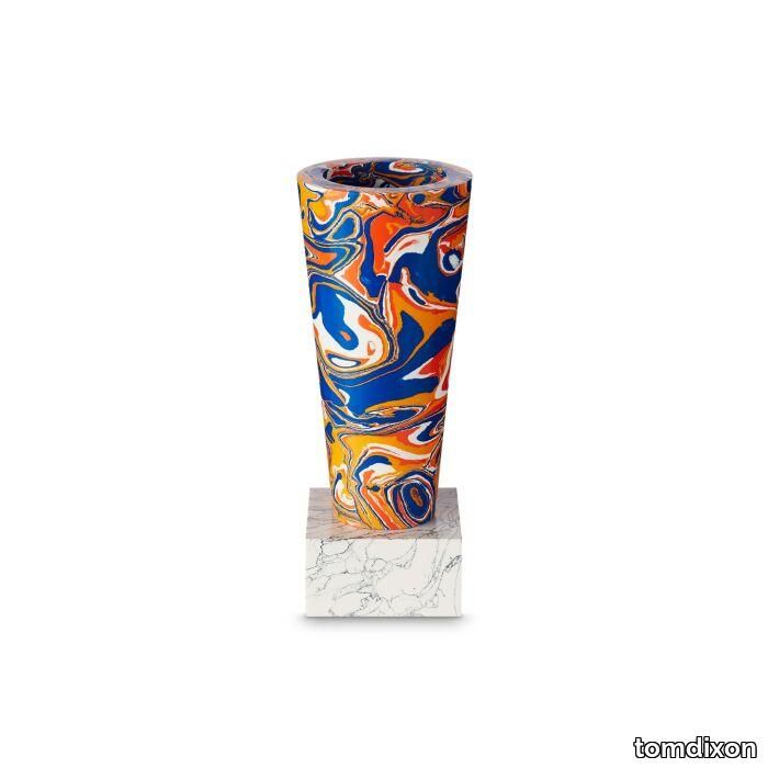 swirl_small_vase_angle_284_1_1.jpg