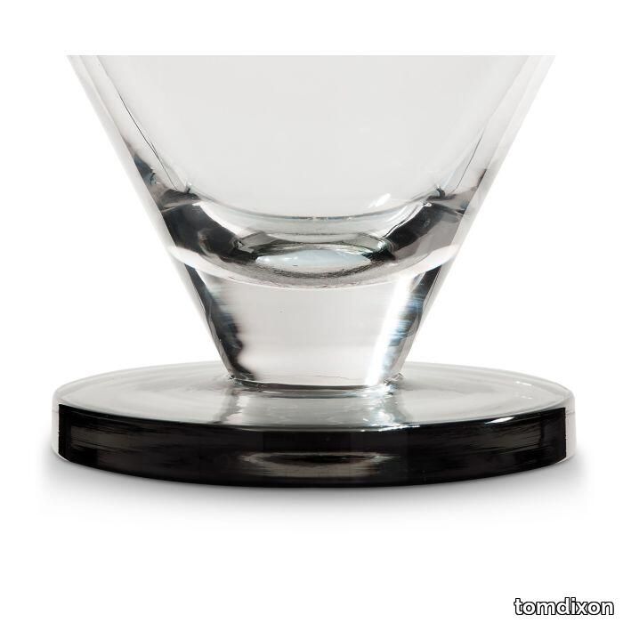 puck_cocktail_glass_detail_1.jpg