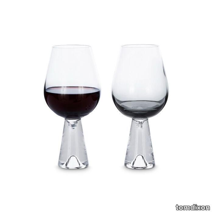 tank_wine_glasses_black_filled_1.jpg