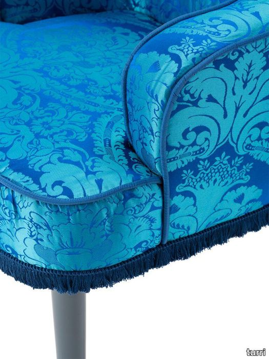 azul-chair-with-button-turri-detail-gallery-02-768x1024.jpg