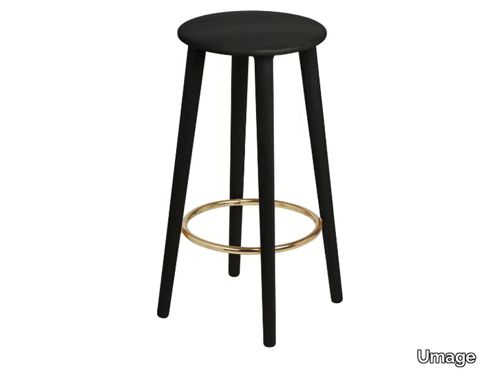 THE SOCIALITE - High oak stool with footrest _ Umage