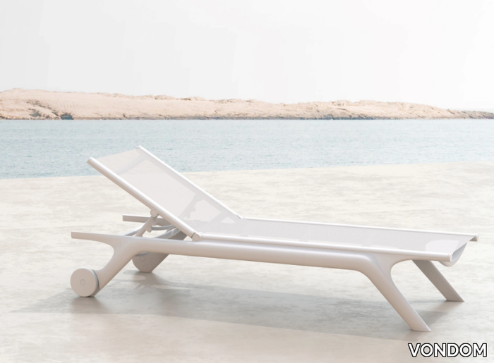 AFRICA - Recliner sun lounger with castors _ VONDOM