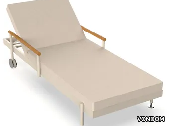 HAMPTONS - Recliner sun lounger with armrests with castors _ VONDOM