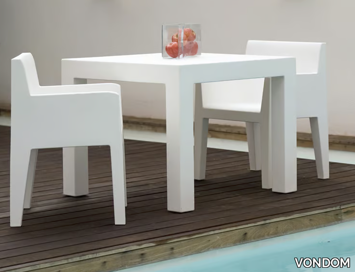 JUT - Resin table _ VONDOM