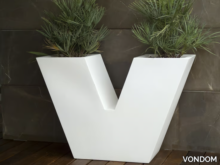 UVE - Polyethylene garden vase _ VONDOM