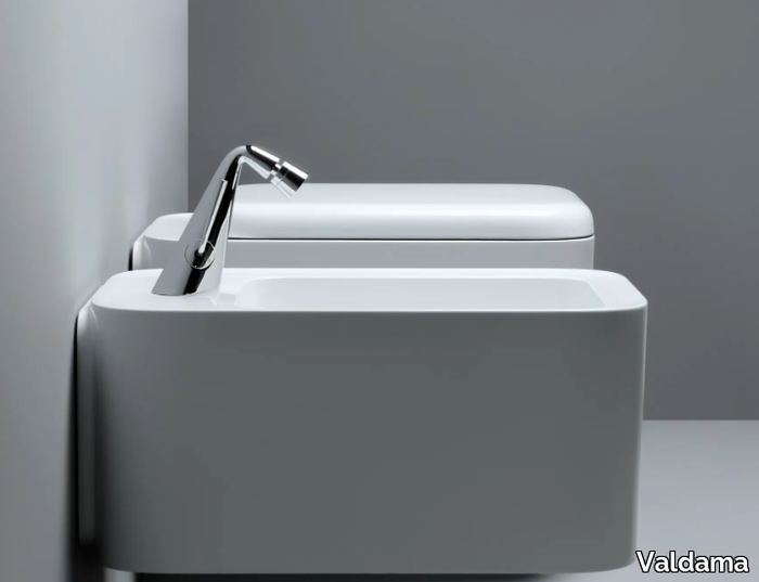 CAMEO - Wall-hung ceramic bidet with overflow _ Valdama