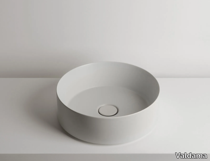 TRACK - Countertop round single ceramic washbasin _ Valdama