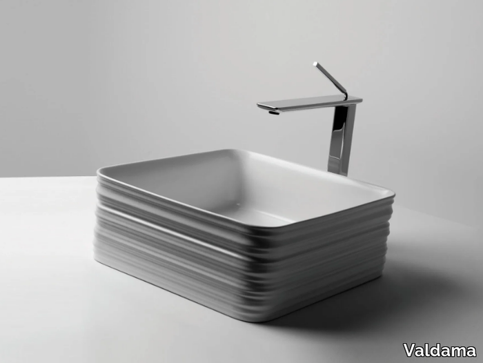 TRACE-Square-washbasin-Valdama-527950-rel4996a175.jpg