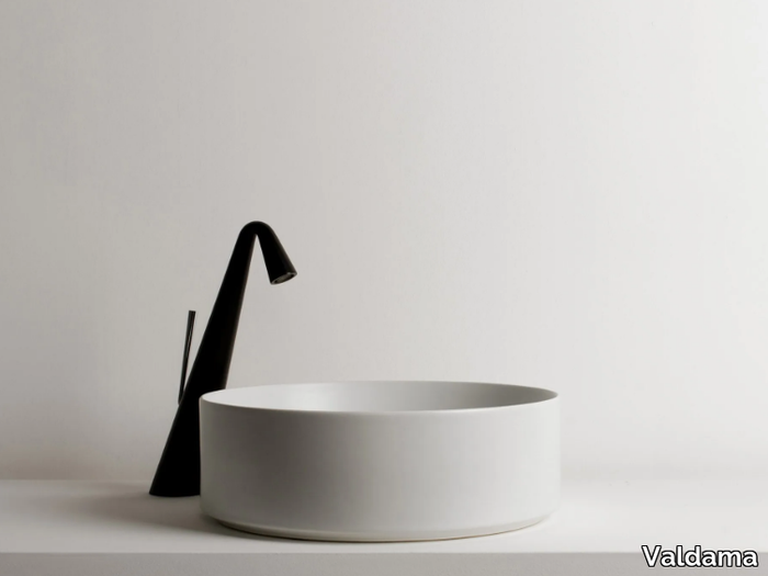 TRACK-Round-washbasin-Valdama-528033-rel59f85b3e.jpg