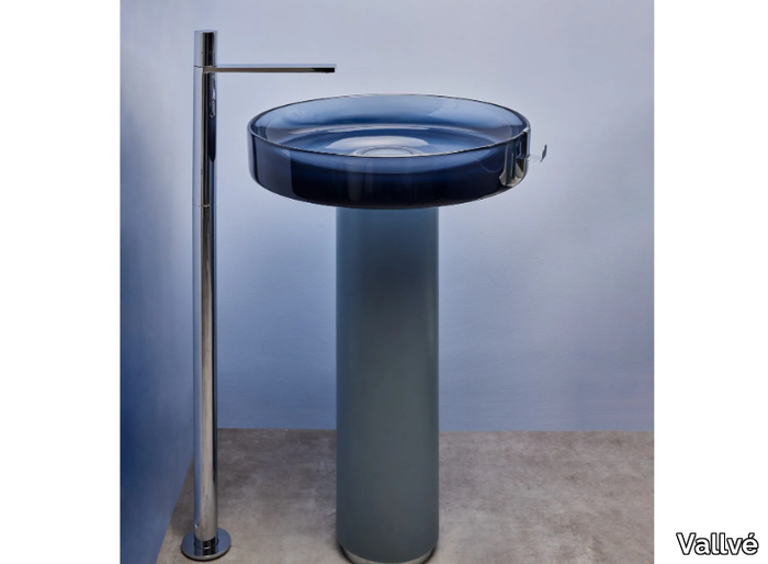 NILO - Freestanding round resin washbasin _ Vallvé