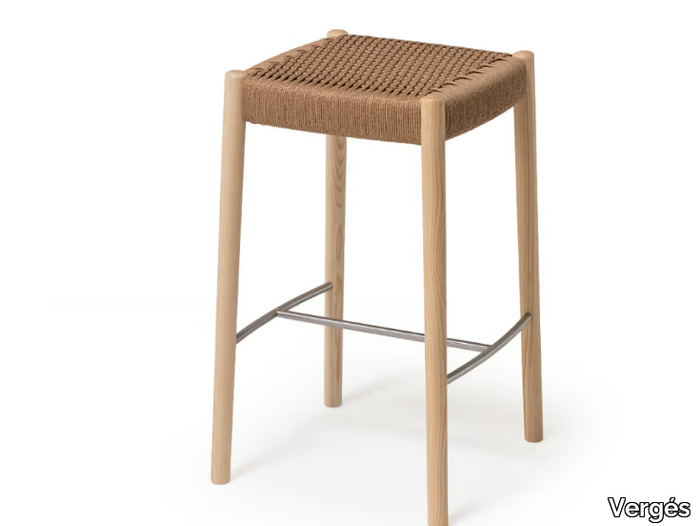 BOGART - High wooden stool with footrest _ Vergés