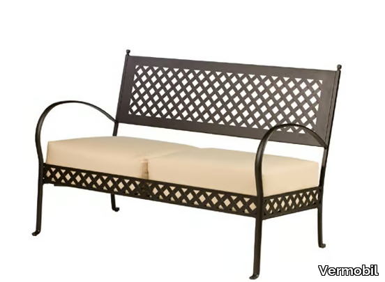 springtime-garden-sofa-vermobil-453982-rel63a3fada.jpg